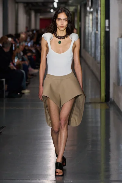 Look 19